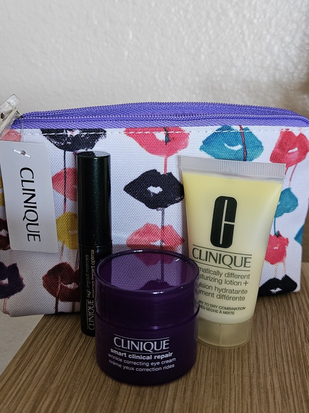 Clinique Skincare & Mascara Set with Clinique Makeup Bag